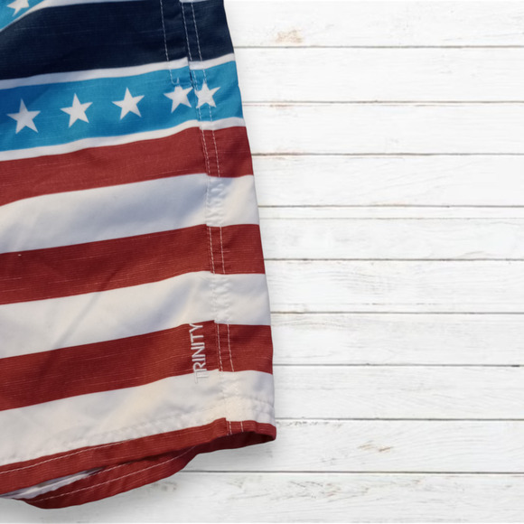TRINITY Collective Men's American Flag Swim Trunks Size Large - Picture 3 of 5